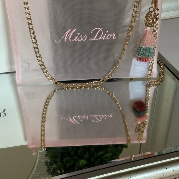 Dior - Picture 5 of 16